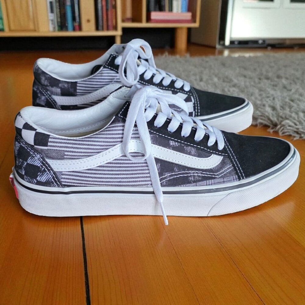 VAN'S OLD SKOOL (7.5//9) Unisex Low Skate Black Gray White Canvas Leather Trim